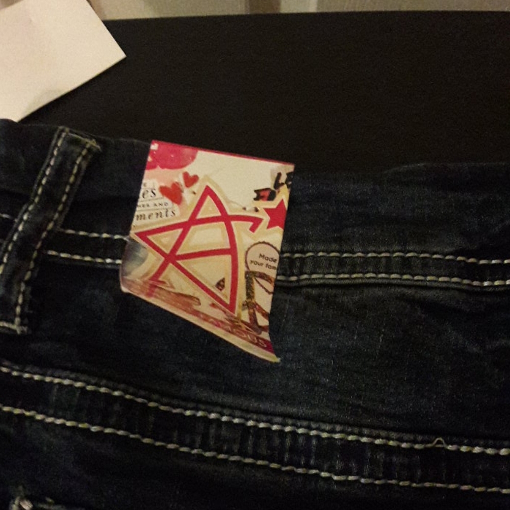 Almost Famous Junior Denim Shorts - Picture 6 of 11